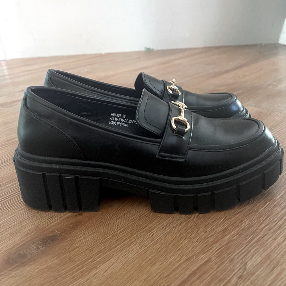 NEW wot Steve Madden Black Leather Lando. Size 39.